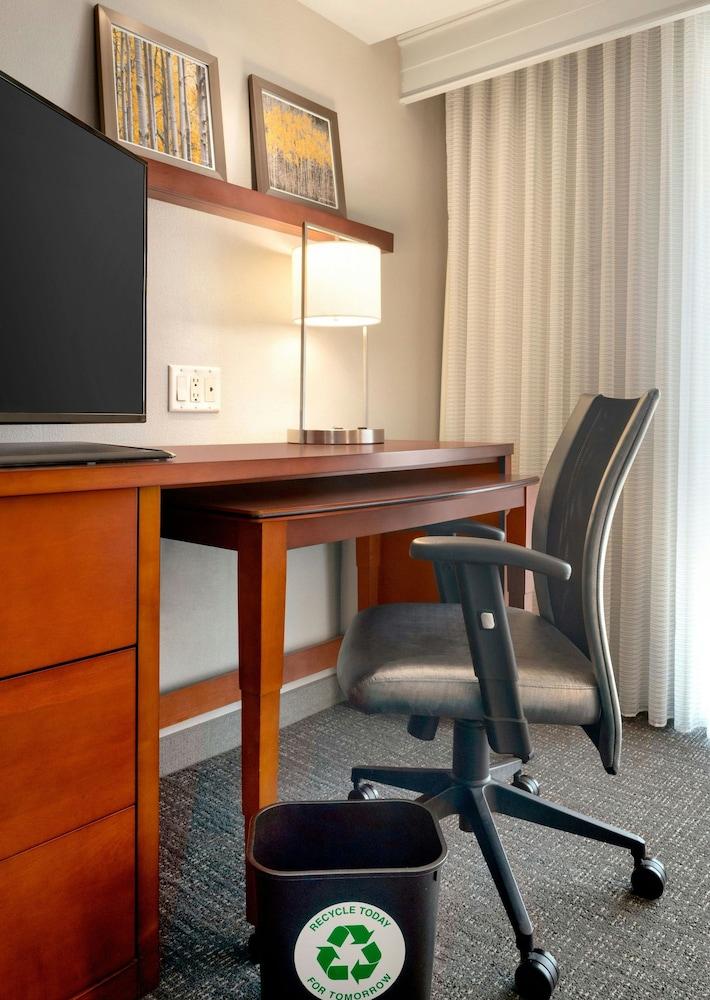 Courtyard by Marriott Madison West Middleton