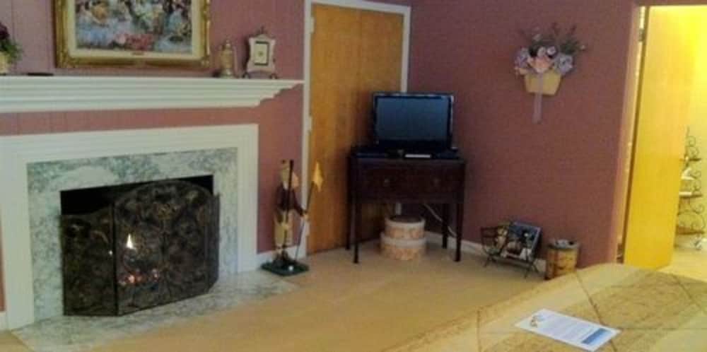 Brookside Mountain Mist Inn B&B