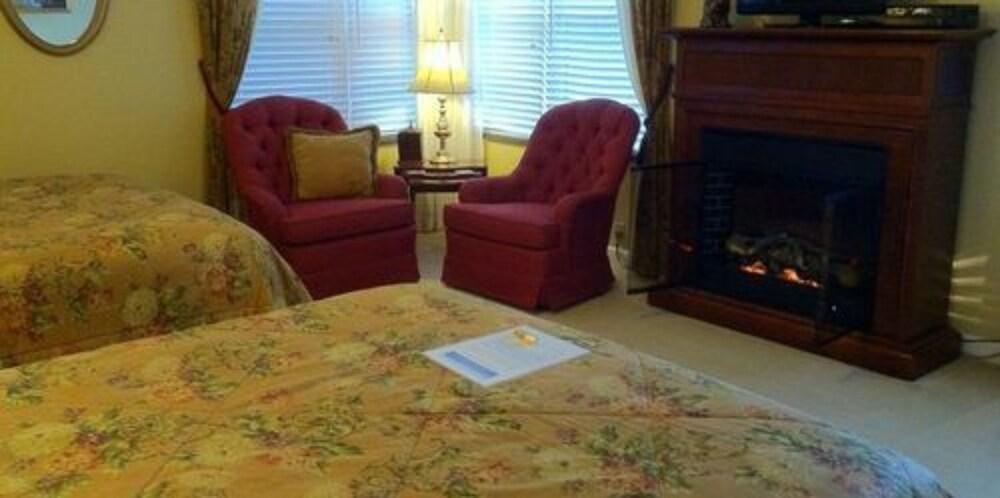 Brookside Mountain Mist Inn B&B