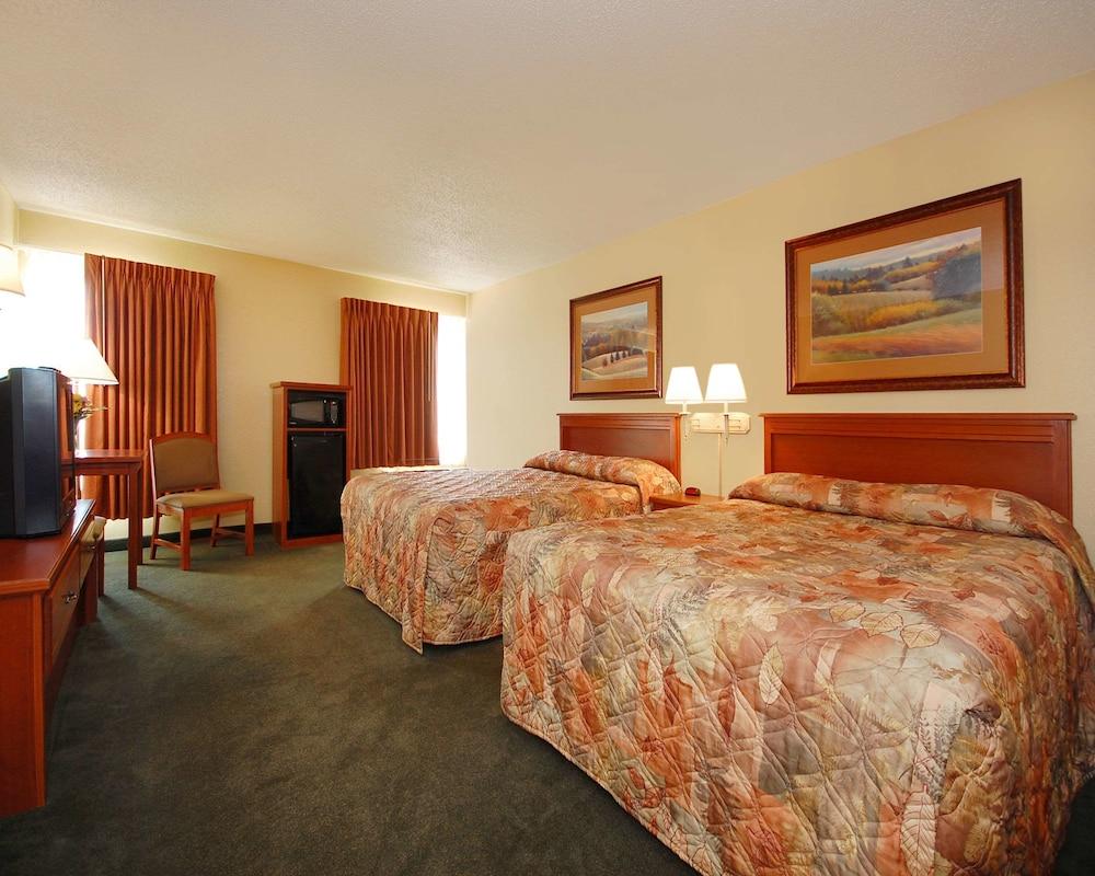 Econo Lodge Inn & Suites Kearney South