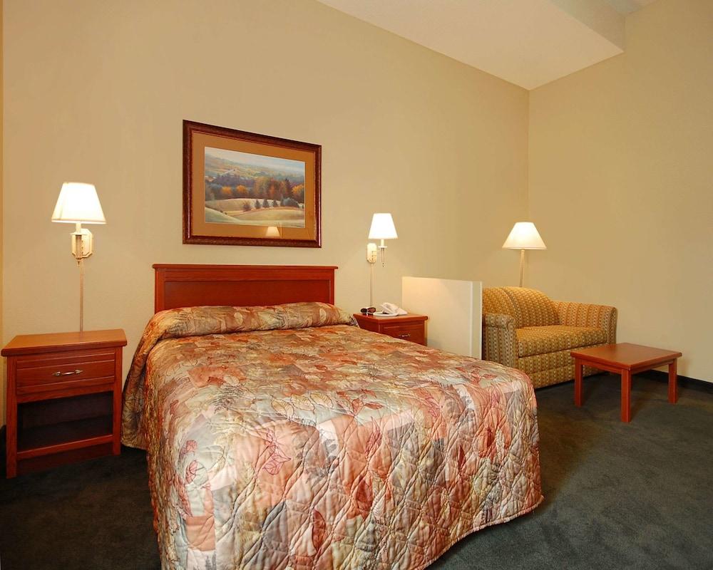 Econo Lodge Inn & Suites Kearney South