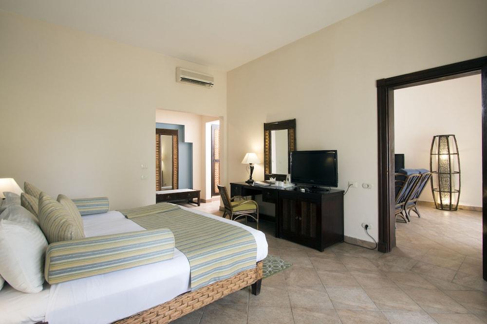 Swiss Inn Pyramids Golf Resort