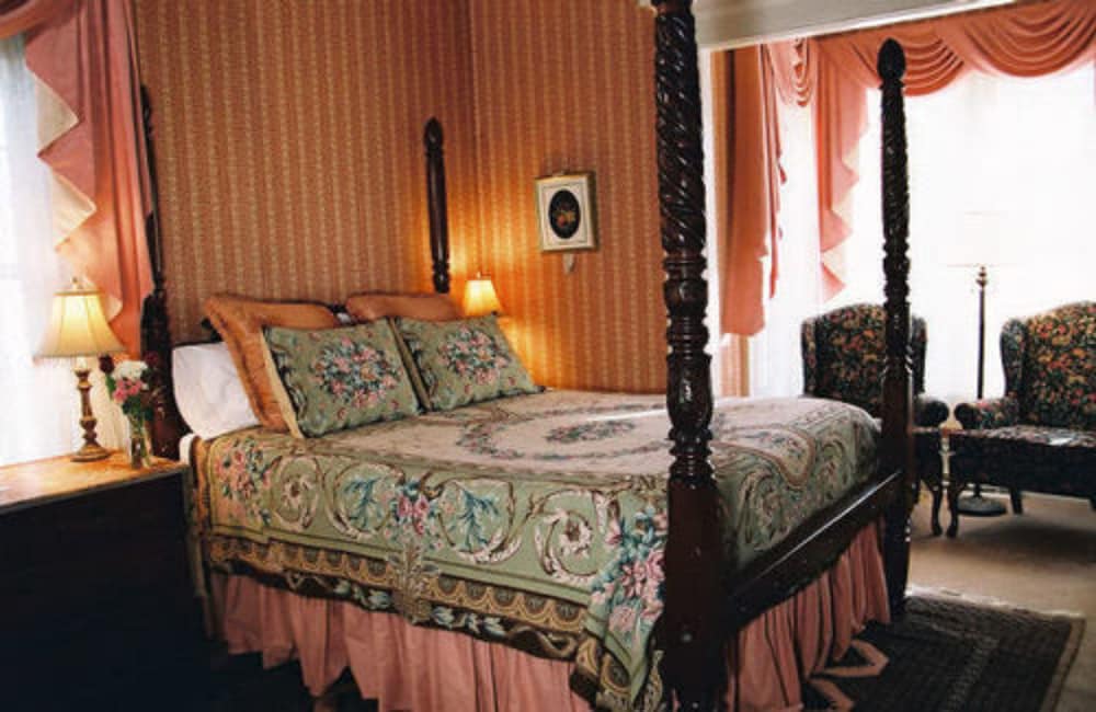 Isaiah Jones Homestead Bed & Breakfast