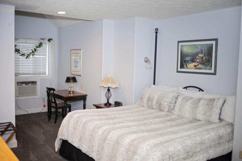 Long House Manor B And B