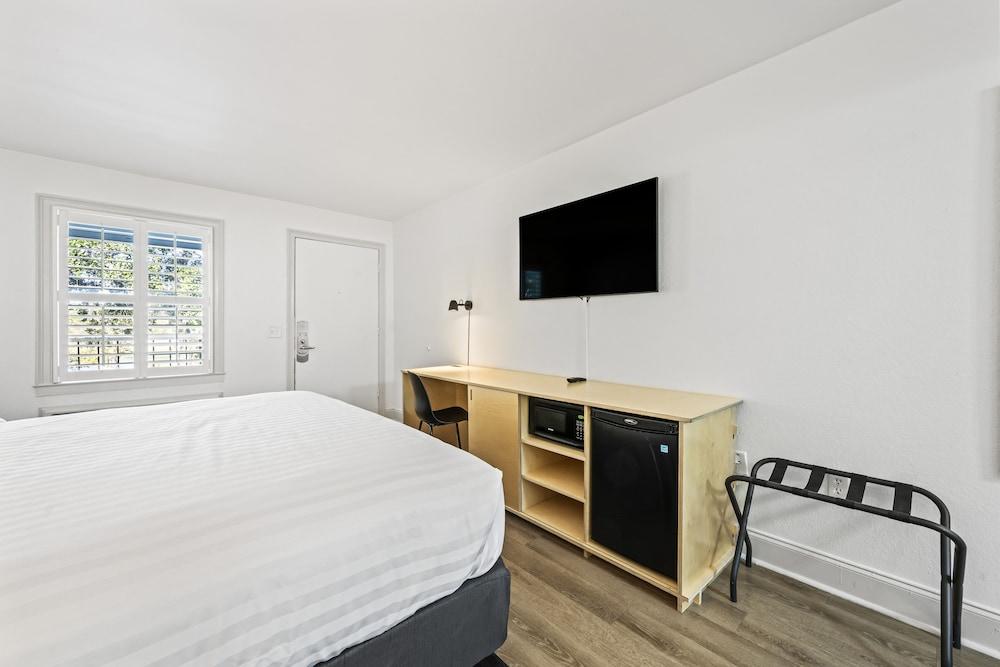 Charleston Creekside Inn