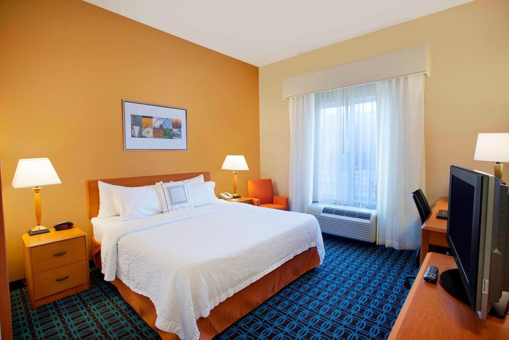 Fairfield Inn & Suites by Marriott Detroit Metro Airport Romulus