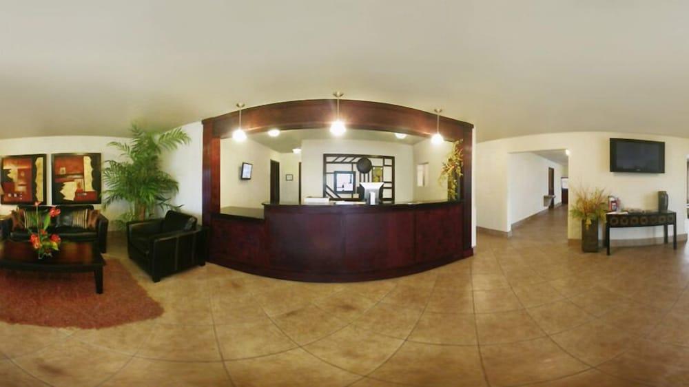 Quality Inn & Suites Franklin