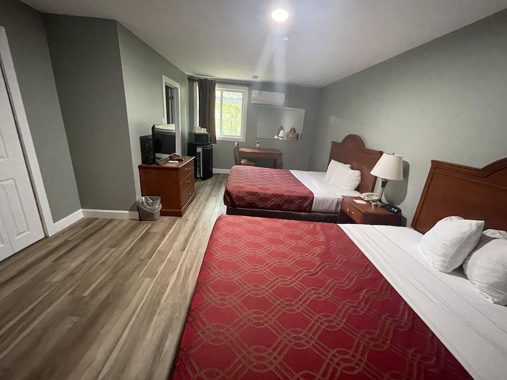 Super 8 by Wyndham Pembroke