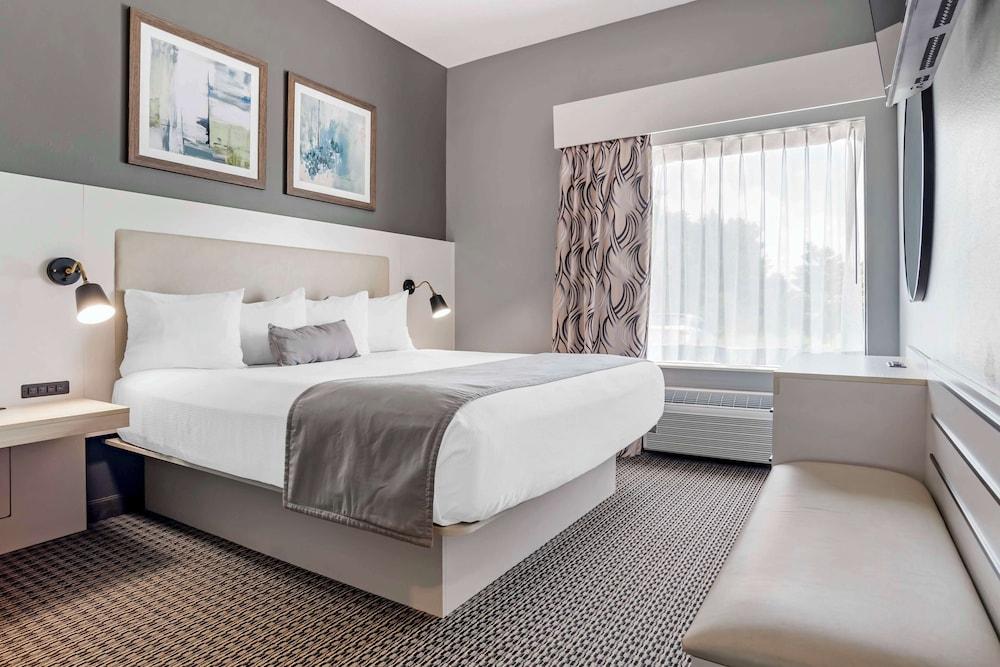 Best Western Plus Two Rivers Hotel & Suites