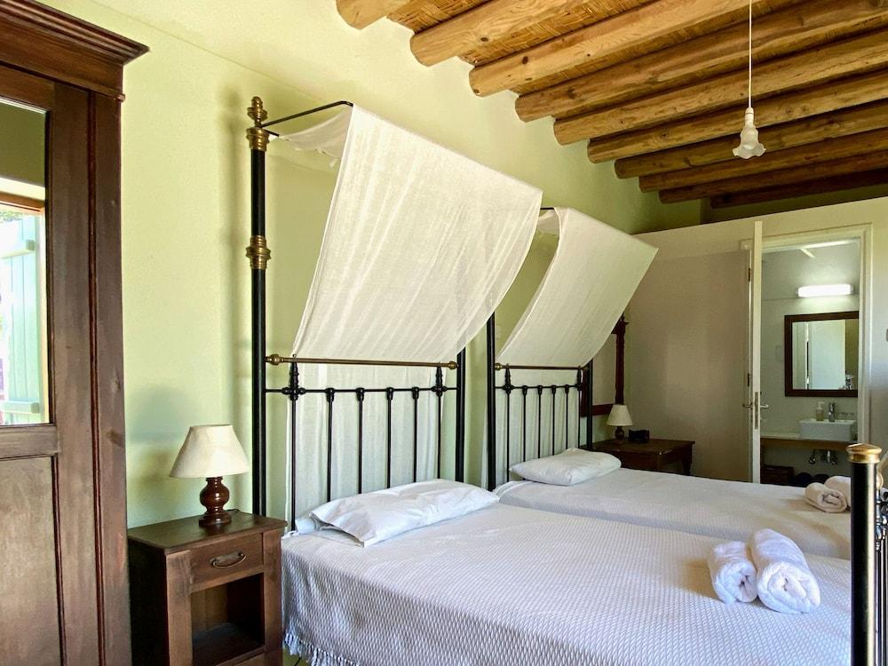 Eveleos Country House