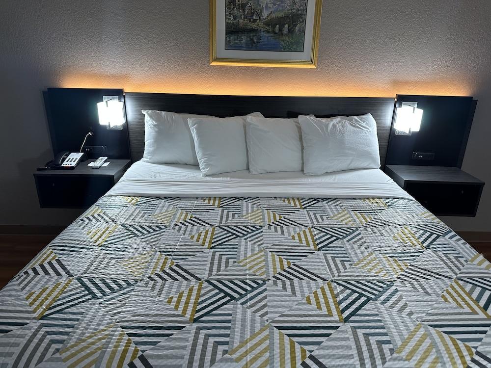 Motel 6 Alvarado, TX