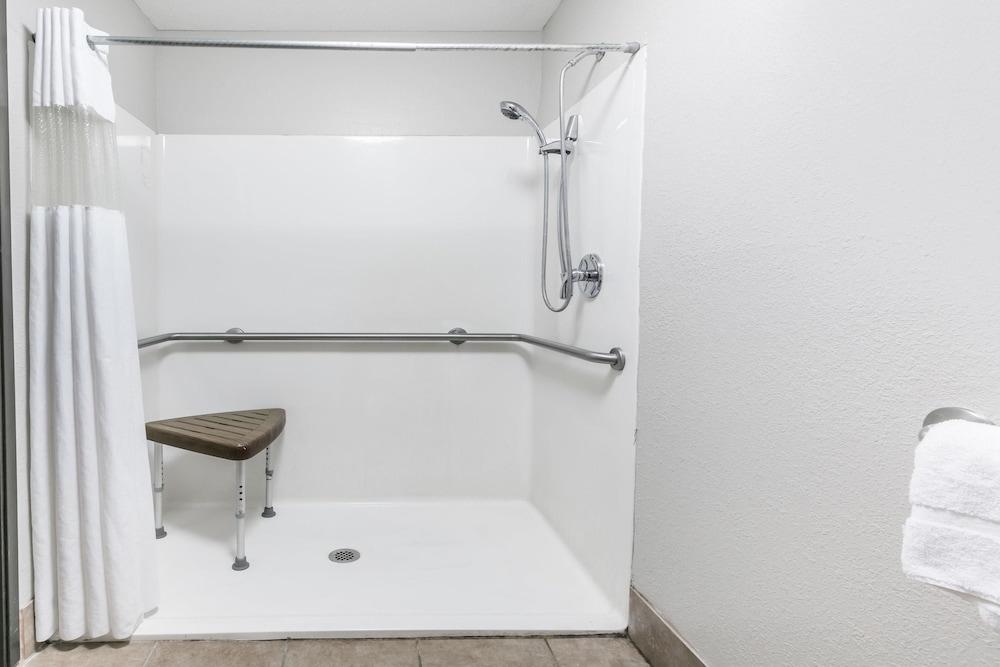 Howard Johnson by Wyndham Lafayette