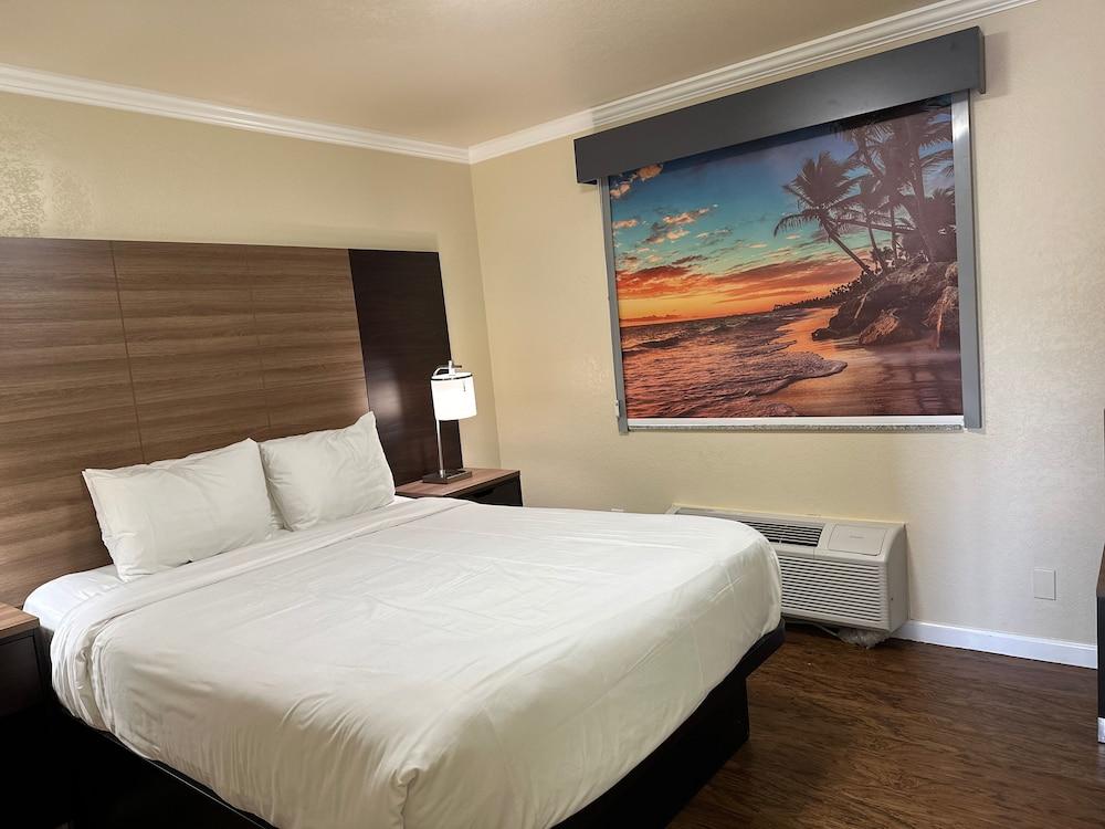 Beachwalker Inn and Suites