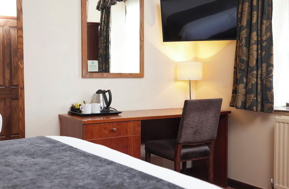 Hunters Hall Tetbury by Greene King Inns