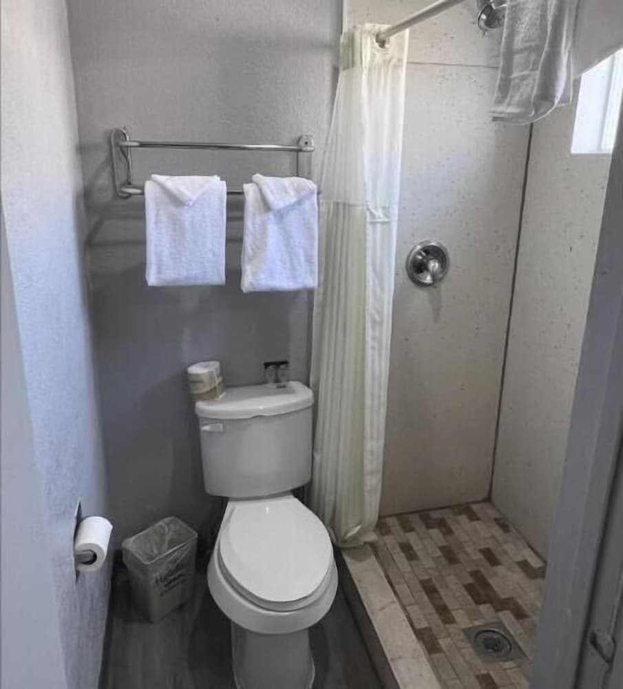 Anchorage Inn Lakeport