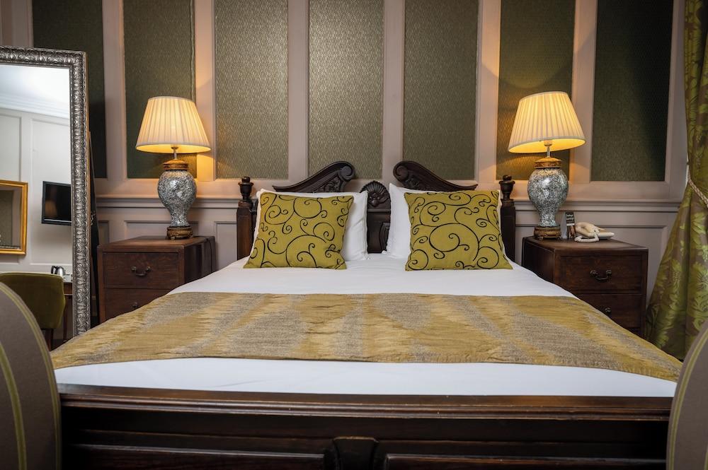 Cross Hands Hotel Old Sodbury by Greene King Inns