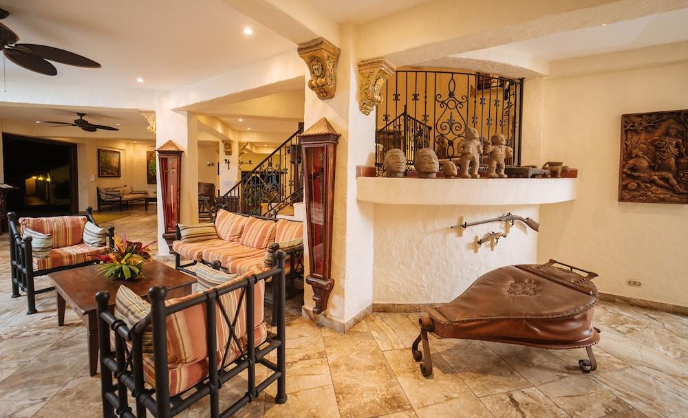 Parador Nature Resort and Spa