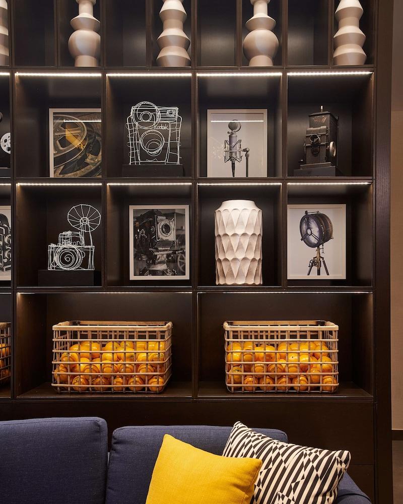 Hampton Inn & Suites Los Angeles/Sherman Oaks