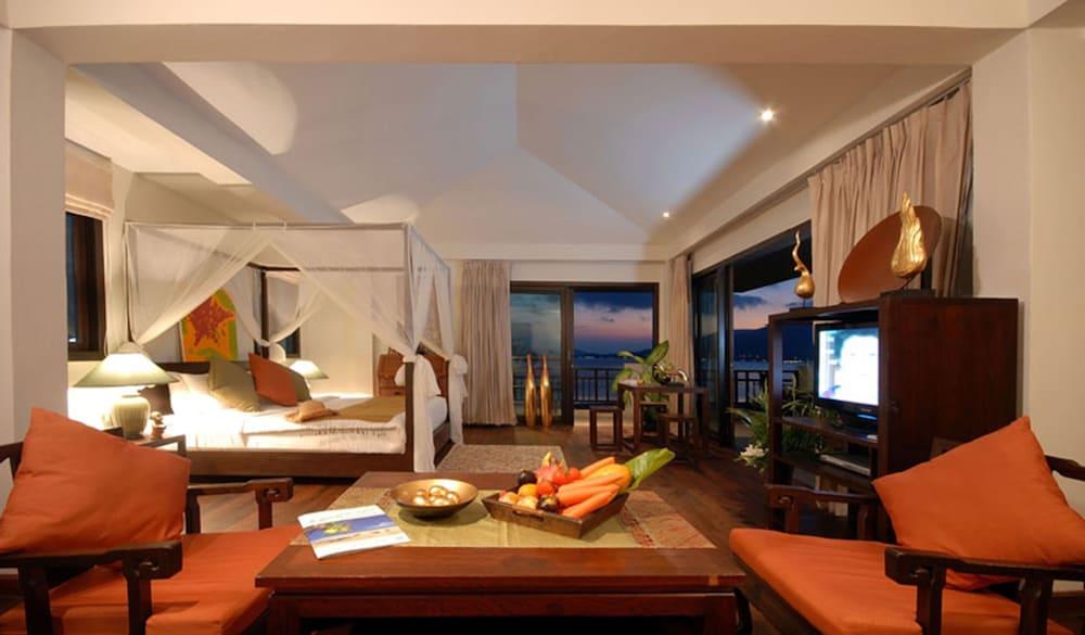 Cinnamon Beach Villas