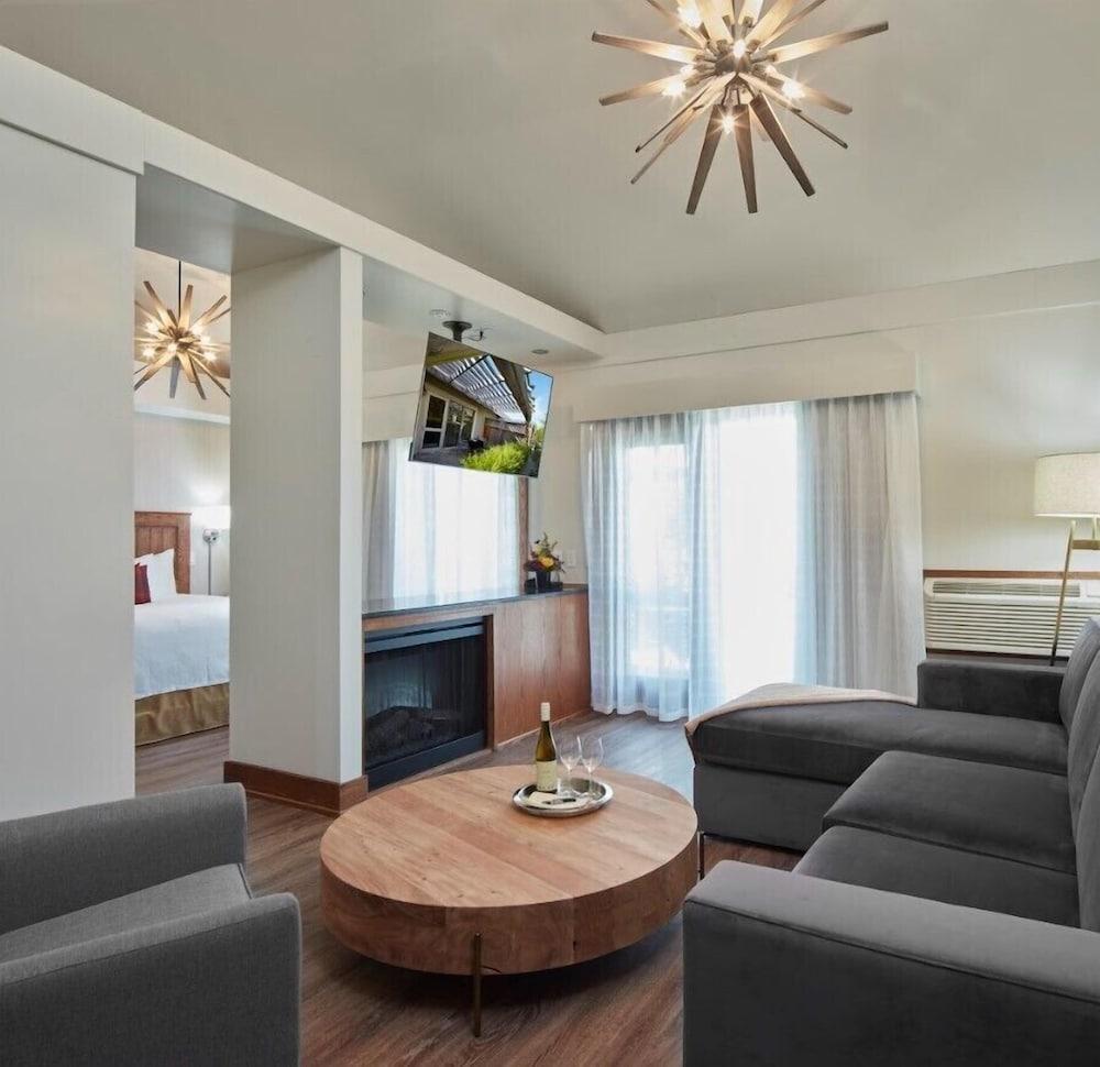 Huff Estates Inn & Winery