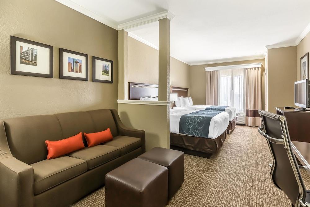 Comfort Suites Houston IAH Airport - Beltway 8