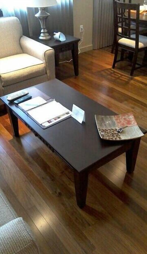 Pointe 400 by ExecuStay