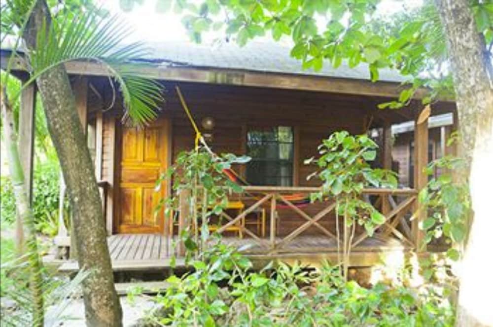 Las Rocas Resort And Dive Center