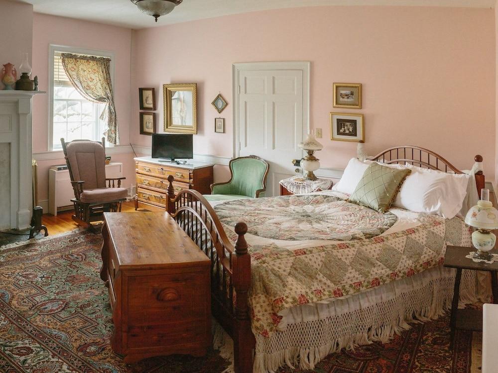 Cave Hill Farm Bed & Breakfast