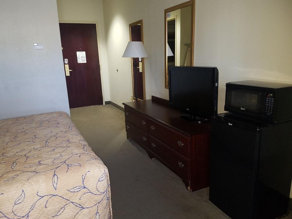 HomeTown Hotel Bryant