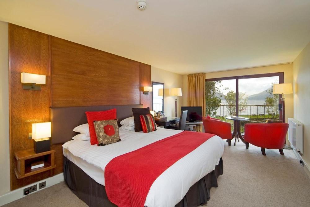 Holly Tree Hotel, Swimming Pool & Hot Tub