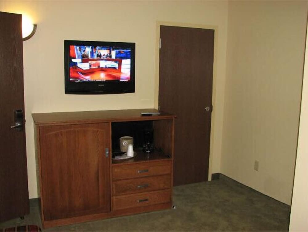 Randolph Inn and Suites