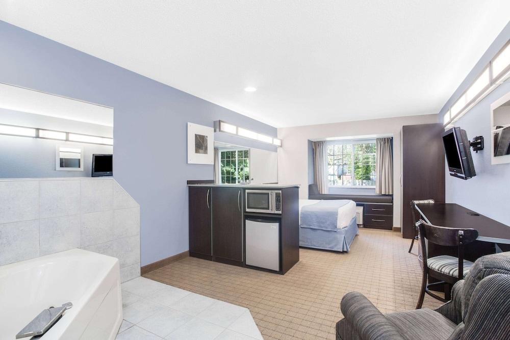 Microtel Inn & Suites by Wyndham Bath