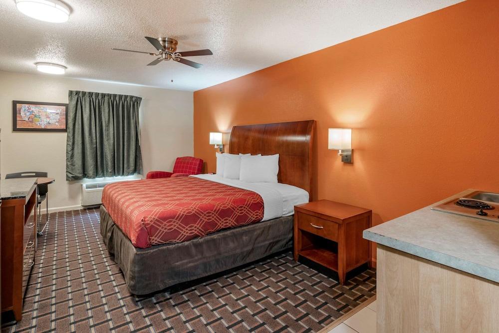 Econo Lodge Inn & Suites Granite City - St. Louis
