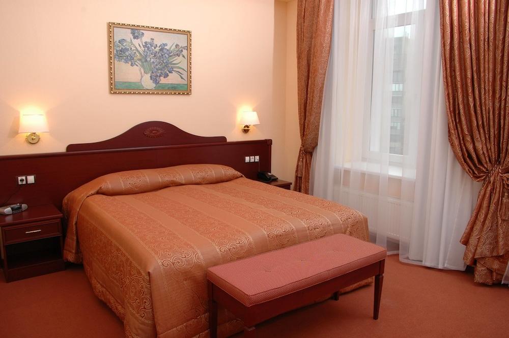 Aurora Premier Hotel