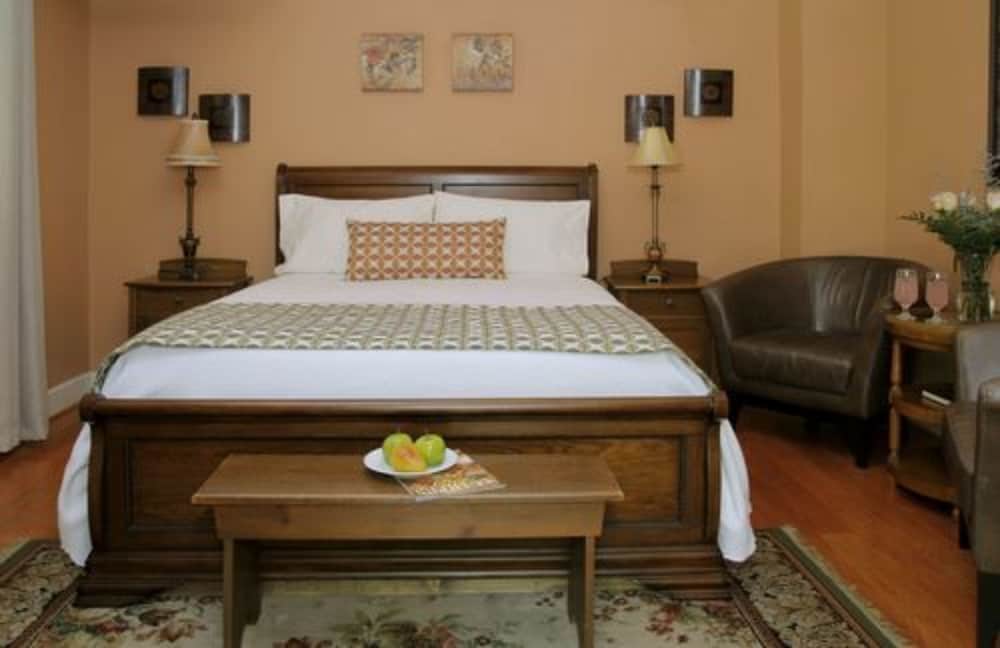 Heartstone Inn B&B & Cottages