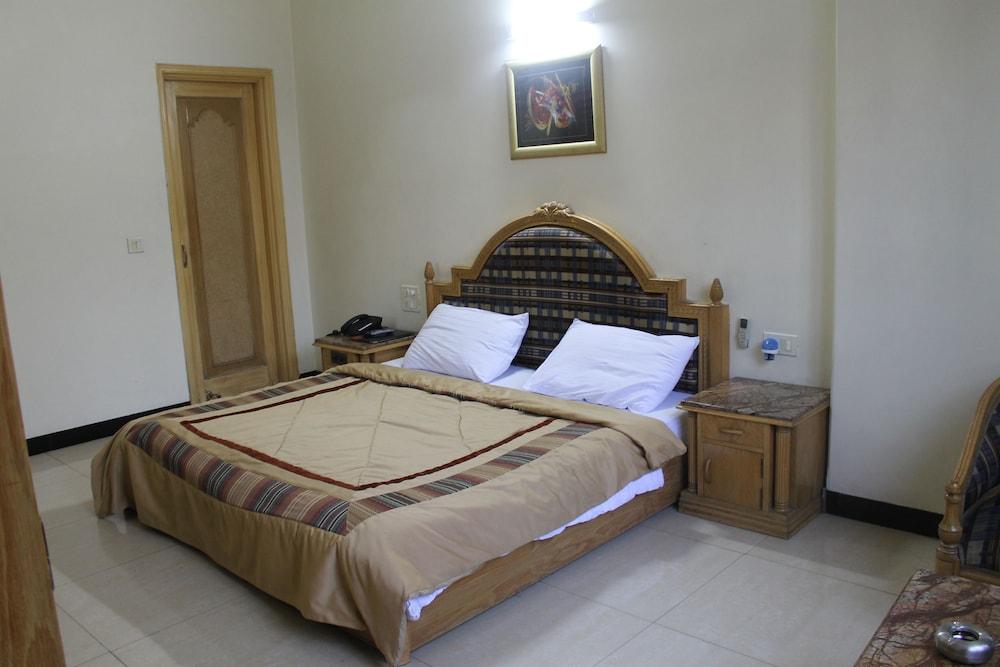 Hotel Sunstar Residency