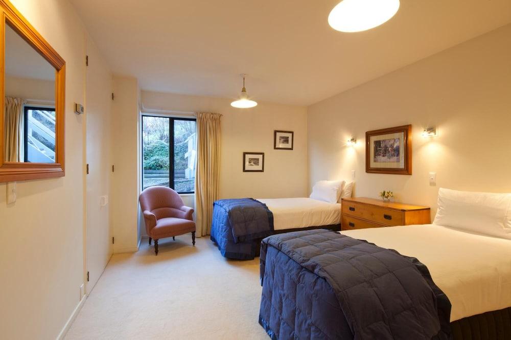 Spinnaker Bay Apartments