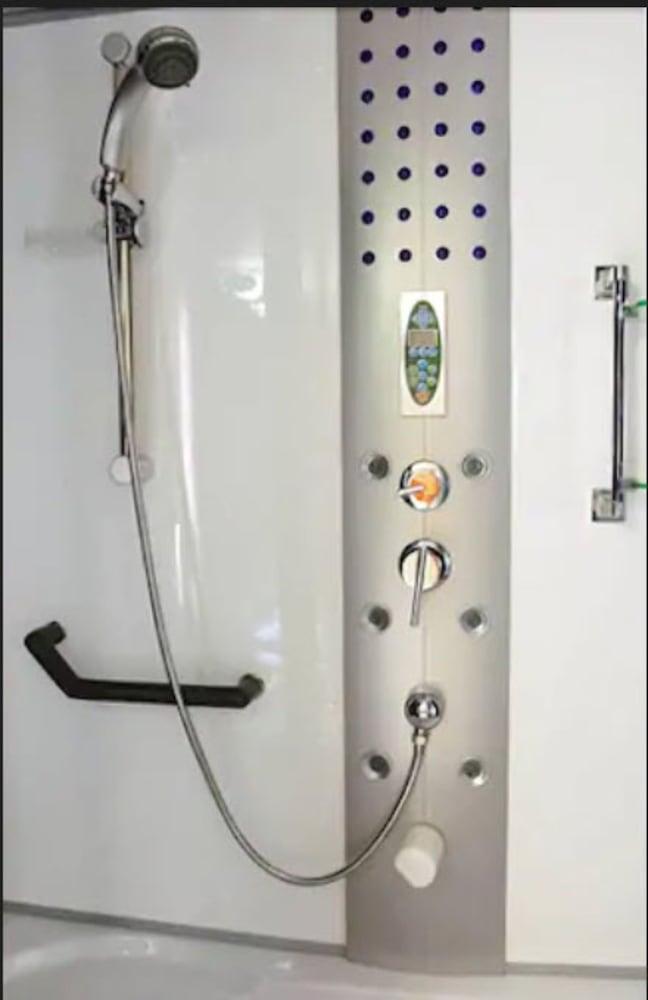 Peninsula Grand Hotel