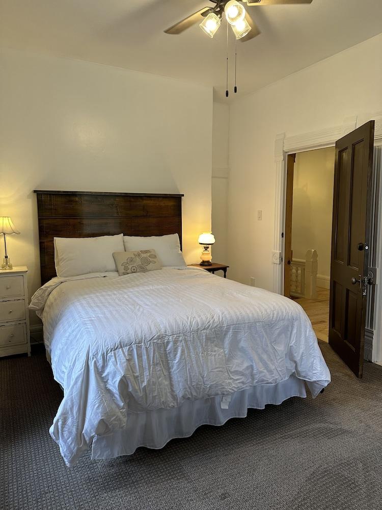 The Cottage @ 241 North