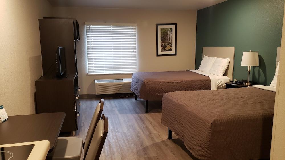 WoodSpring Suites Kansas City Lenexa