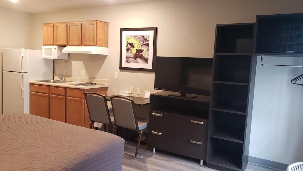 WoodSpring Suites Kansas City Lenexa