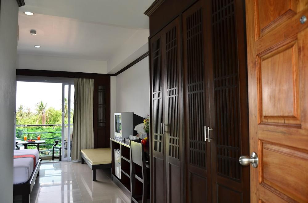 First Residence Hotel