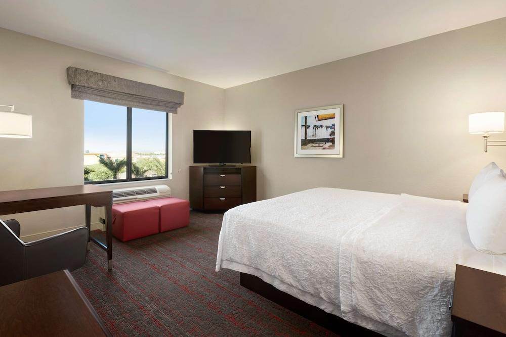 Hampton Inn & Suites Phoenix Glendale-Westgate