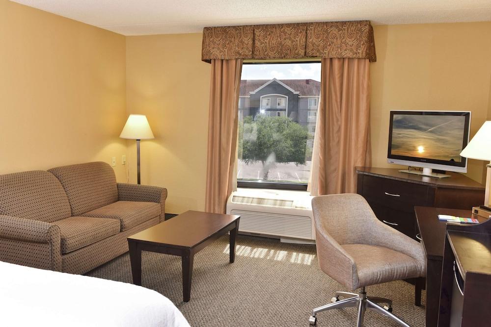 Hampton Inn & Suites Alexandria