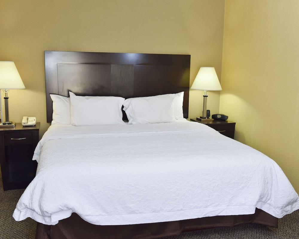 Hampton Inn & Suites Alexandria