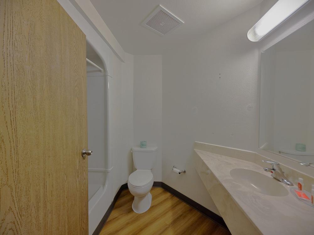 Econo Lodge Hot Springs South