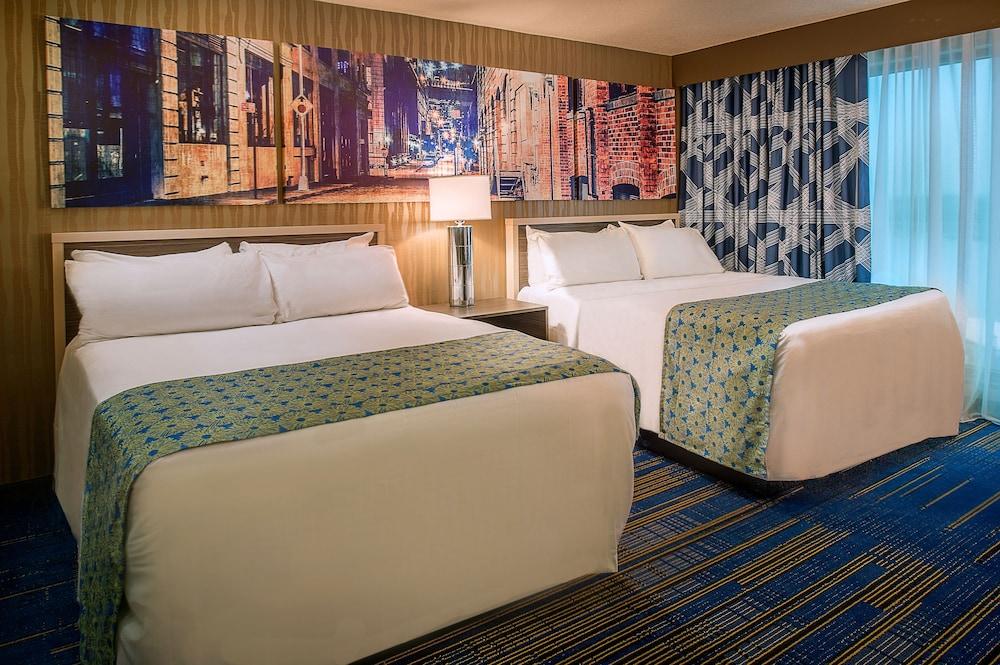 HoteLumiere at the Arch - A Caesars Rewards Destination