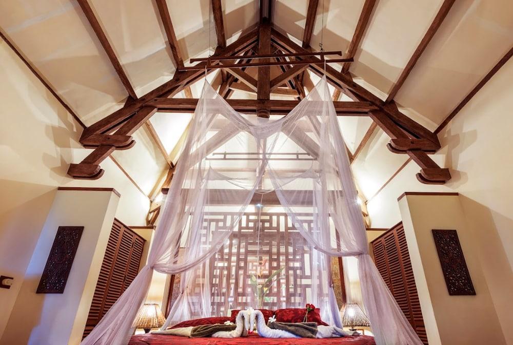 AMATAO Tropical Residence