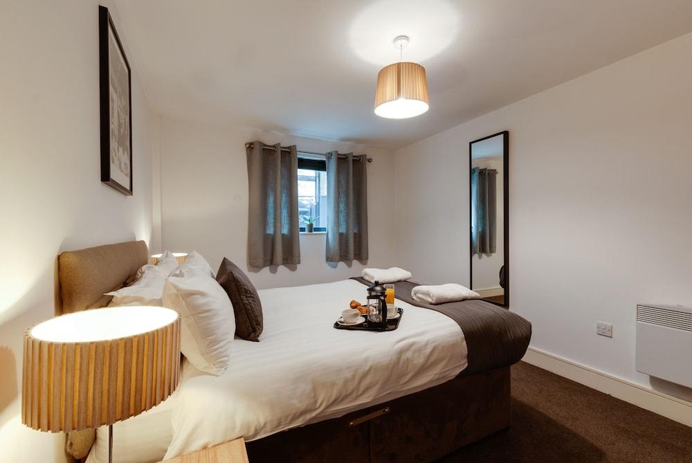Base Serviced Apartments - Cumberland Apartments