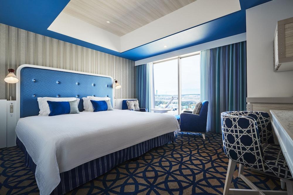 HOTEL UNIVERSAL PORT